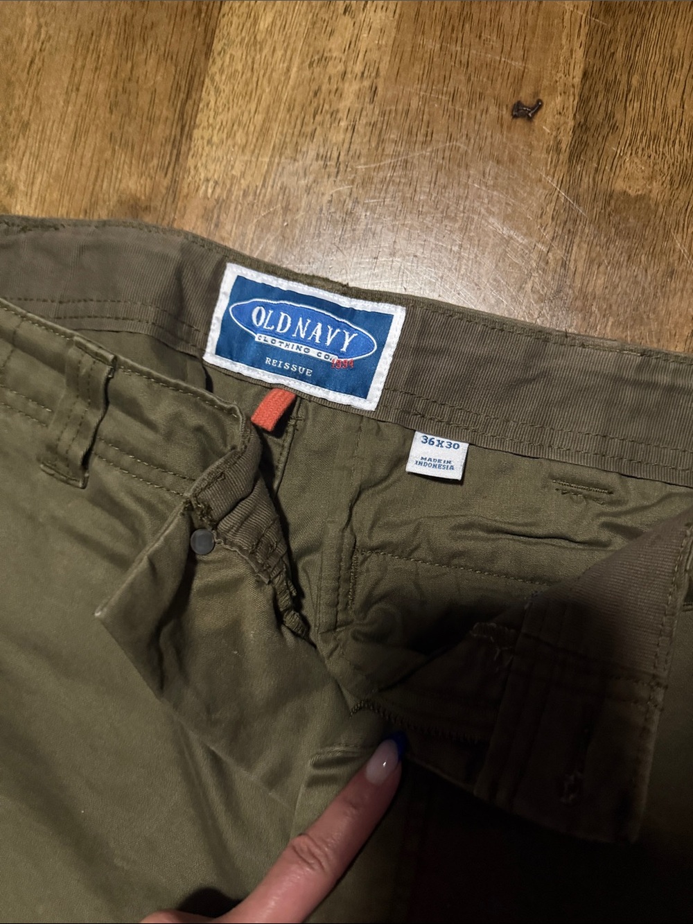 Old Navy Men's Olive Green Cargo Pants - Classic Utility Style - Picture 3 of 3
